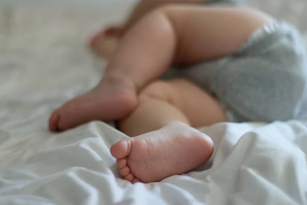 Close Sleeping Baby Boy Months Old Bed White Sheets — Fotografia de Stock