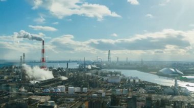 Gece kentinde sanayi fabrikası