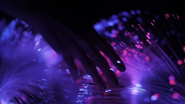 手摸抽象的圣诞彩灯 — 图库视频影像
