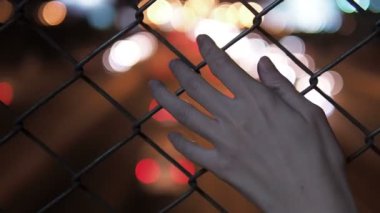 Gece Çitlerini Yakalıyorum