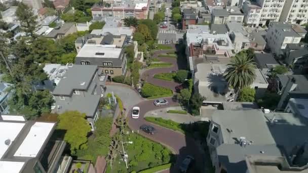 Αεροφωτογραφία Των Αυτοκινήτων Που Οδηγούν Στην Lombard Street San Francisco — Αρχείο Βίντεο