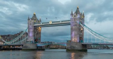 Day to night timelapse at Tower Bridge, London