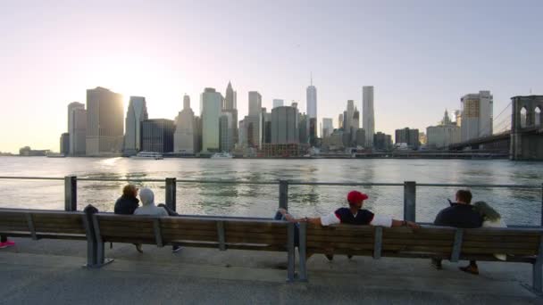 川の向こうから見たマンハッタン — ストック動画