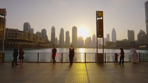 People Relaxing Taking Pictures Waterfront Sunset Dubai — Wideo stockowe