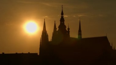 Su jeli topları renkli toz içinde düşüyor, Ultra Yavaş Hareket