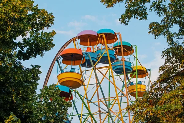 Old Ferris Wheel Multi Colored Attraction Trees Amusement Park Ferris — Stockfoto