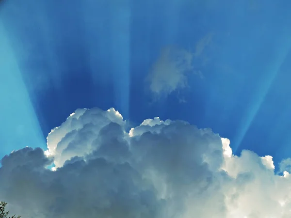 Rays Light Cloud Cumulus Clouds Blue Sky — Zdjęcie stockowe