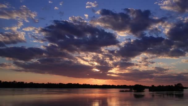 Beautiful Sunset Timelapse Clouds Fly River Lake Golden Sunset Orange — Stok video