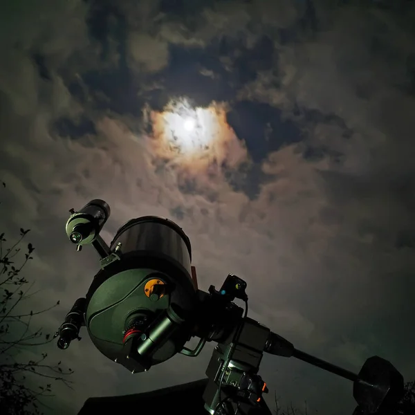 Astronomical Telescope Pointed Night Sky Scientific Instrument Allows You Study — Foto Stock
