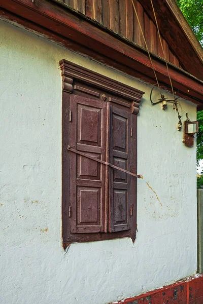 Old House White Wall Whose Window Covered Wooden Shutters Ukraine — Fotografia de Stock