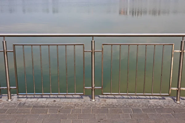 Steel Shiny Modern Fence Embankment Water Close — Stockfoto
