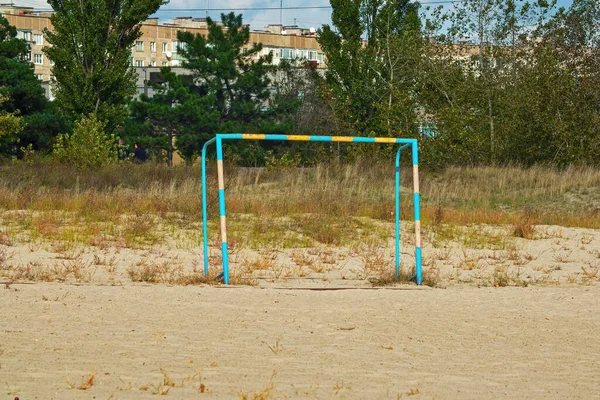 Altes Fußballtor Strand Nahaufnahme Einem Sonnigen Sommertag — Stockfoto
