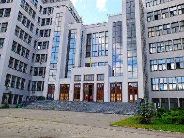 Kharkiv şehri, Ukrayna - 1 Eylül 2014: Kharkiv şehir merkezinde çok katlı bina