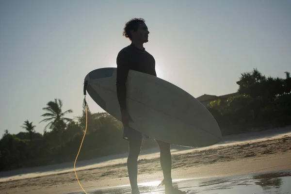 Silhouette Man Surfboard Looking Straight Ahead — Foto de Stock