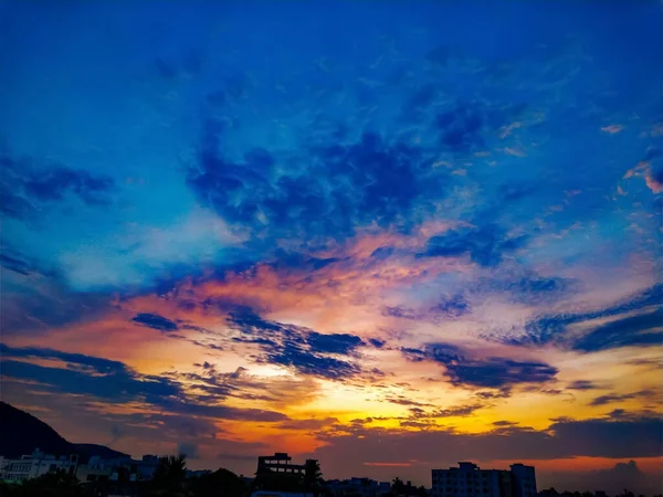 Драматичне Небо Заходу Сонця Хмарами Красивий Пейзаж Під Час Заходу — стокове фото