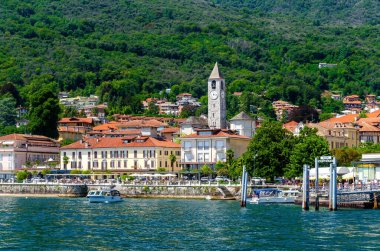 Kuzey İtalya 'da Piedmont' ta Verbano-Cusio-Ossola ili 'ndeki Maggiore Gölü' ndeki Baveno Limanı (Lago Maggiore)