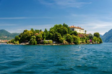 İtalya 'nın Piedmont bölgesinde Verbano Cusio Ossola ili' ndeki Maggiore Alp Gölü 'ndeki (Lago Maggiore) Borromean Adası' ndaki Isola Madre.