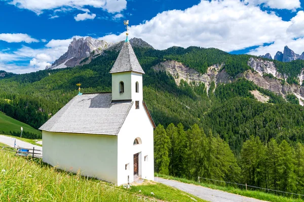 Kuzey Talya Güney Tyrol Villn Funes Yakınlarında Küçük Bir Şapel — Stok fotoğraf