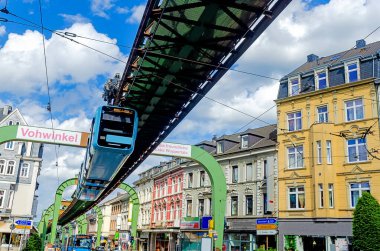 Wuppertaler Schwebebahn (Wuppertal Demiryolu), Almanya 'nın Kuzey Ren-Vestfalya eyaletinde yer alan Wuppertaler' in ana caddesi.