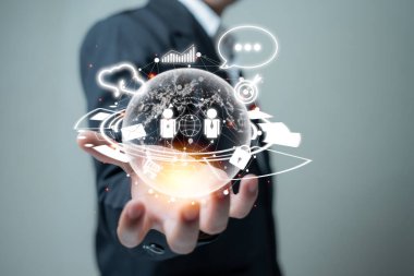 Dünya çevrimiçi bağlantısı. İnsanlarla sosyal ağ. Bilgi alışverişi, iletişim işlemleri, diğer yarımkürelerden çevrimiçi bilgi alışverişi ve dünya çapında bilgi depolamak için bir bulut. Geleceğin teknolojisi.