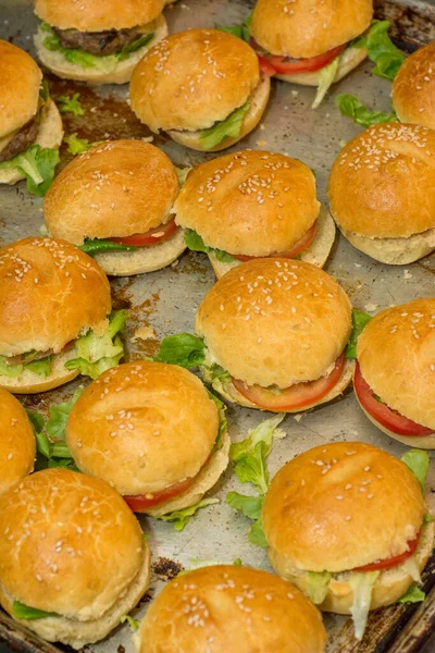 Mini Burgerleri Hazırlıyorum Aperatif Tipi Hamburgerler — Stok fotoğraf