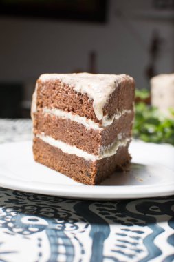 Krem peynirli, çikolatalı ve vanilyalı lezzetli bir pasta. seçici odak.