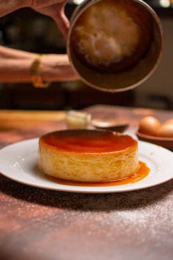 Turta. Quesillo. Creme brulee. Süt ve yumurta tatlısı. Yumurtalı tart. Tatlı. Şeker.