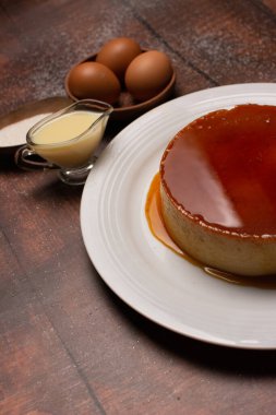 Turta. Quesillo. Creme brulee. Süt ve yumurta tatlısı. Yumurtalı tart. Tatlı. Şeker.