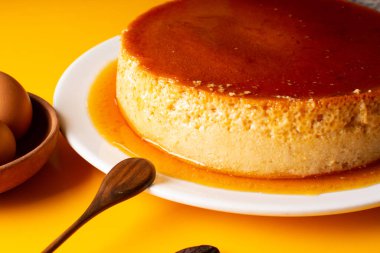 Turta. Quesillo. creme brulee. Süt ve yumurta tatlısı. Yumurtalı tart. Tatlı. Şeker.