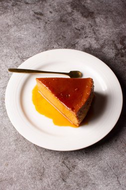 Turta. Quesillo. creme brulee. Süt ve yumurta tatlısı. Yumurtalı tart. Tatlı. Şeker.