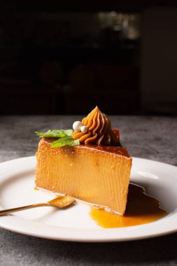 Turta. Quesillo. creme brulee. Süt ve yumurta tatlısı. Yumurtalı tart. Tatlı. Şeker.
