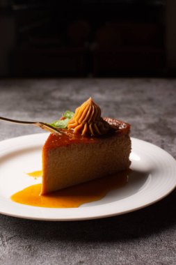 Turta. Quesillo. creme brulee. Süt ve yumurta tatlısı. Yumurtalı tart. Tatlı. Şeker.