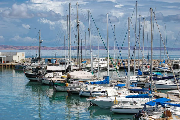 Marina Llena Barcos Veleros Mar Azul Imagen De Stock