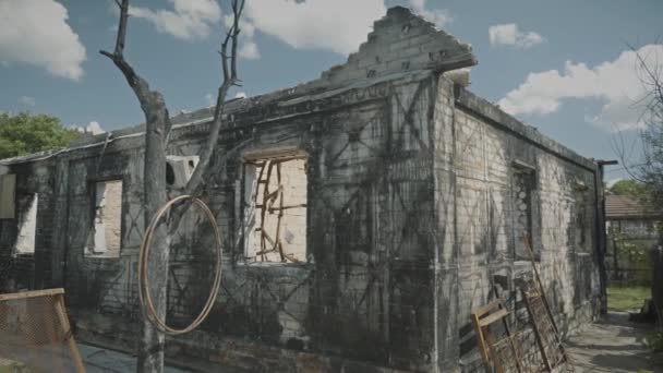 War Correspondent Photographs Destroyed Burnt Out Building — 图库视频影像