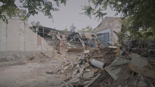 Soldado Cameraman Ucraniano Senta Perto Edifício Destruído Teatro Chernihiv — Vídeo de Stock