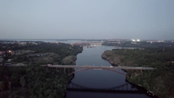 Αεροφωτογραφία Της Γέφυρας Και Του Υδροηλεκτρικού Σταθμού — Αρχείο Βίντεο