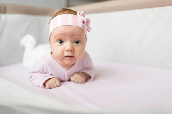 Pasgeboren Baby Liggend Buik — Stockfoto