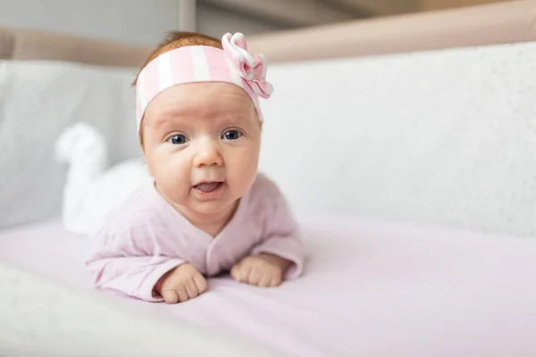 Bebé Recién Nacido Acostado Boca Abajo —  Fotos de Stock