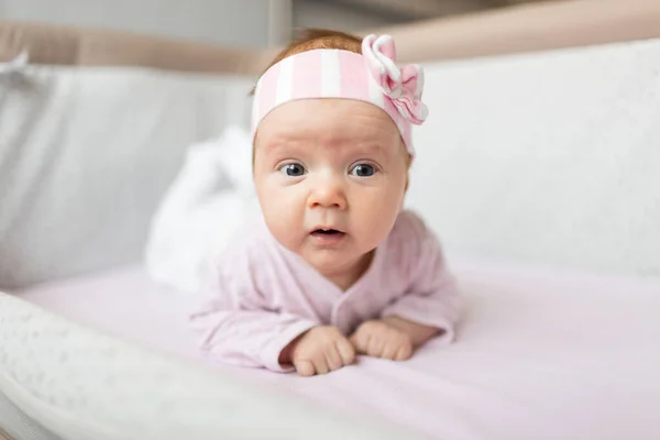 Pasgeboren Baby Liggend Buik — Stockfoto