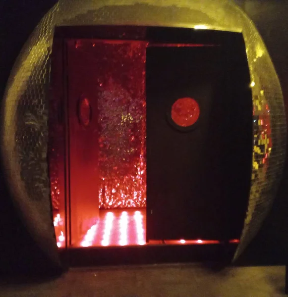 Black Door Opening Red Lights You Feel Space Bar Door — Foto Stock