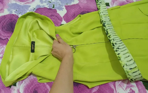 Green Dress Belt Woman Touching Fabric Dress Her Hand — Photo