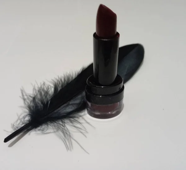 Lipstick Black Feather Women Love Make — Zdjęcie stockowe