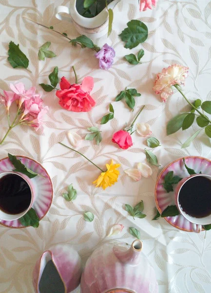 Two Cups Coffe Colorful Flowers — ストック写真