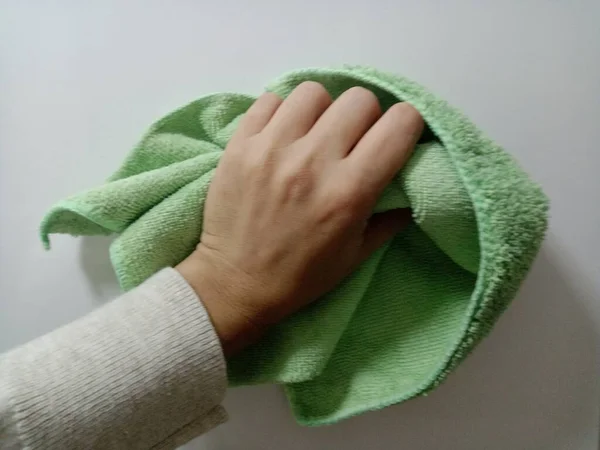 Woman Wiping White Cabinet Green Duster Cleaning House — Stock Photo, Image