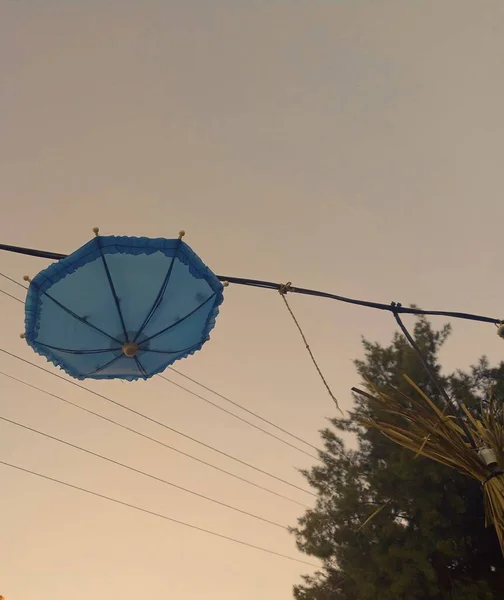 Hanging Blue Small Umbrella Ornament Umbrella Decoration — ストック写真