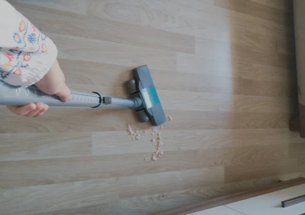 Woman Using Vacuum Cleaner Dust Floor — Stok fotoğraf