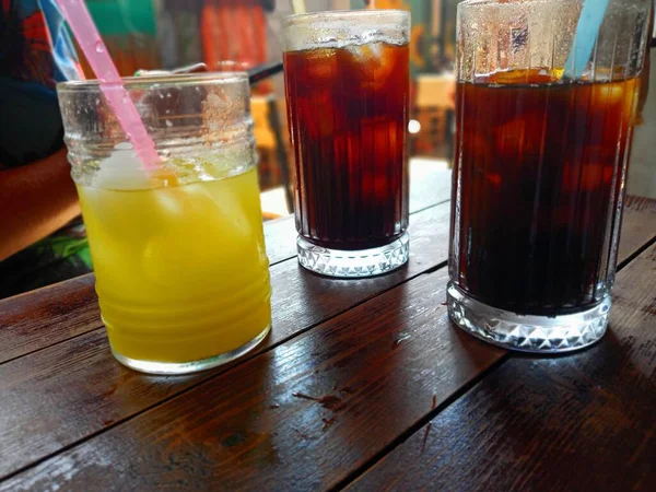 Iced Drinks Cold Lemonade Iced Coffees Summer Drinks — Stockfoto