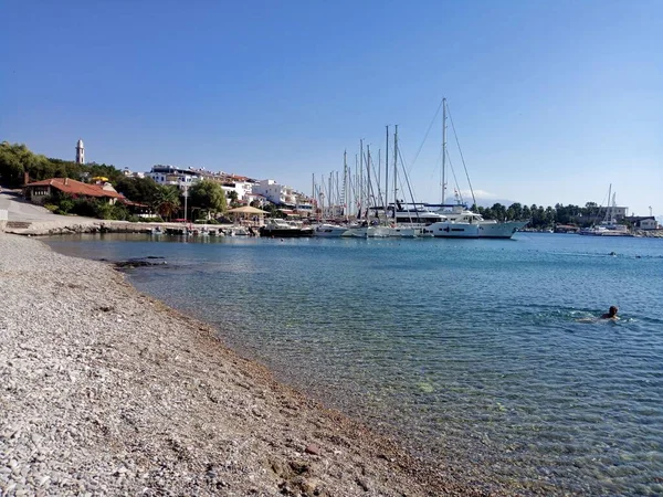 Jachty Lodě Tmavě Modré Čisté Moře Marmaris — Stock fotografie