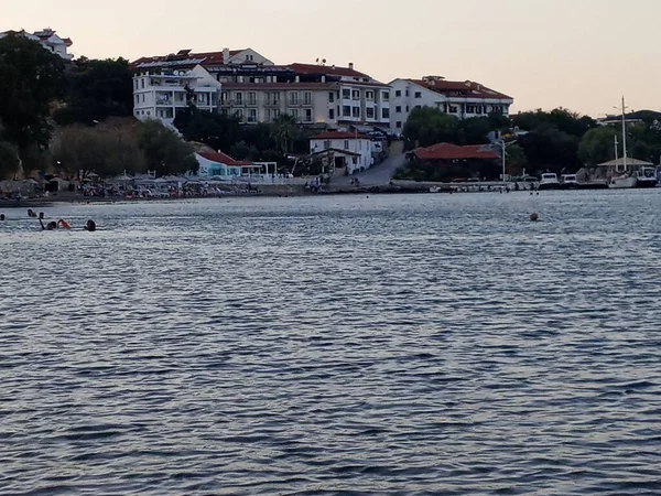 Ludzie Pływają Godzinach Wieczornych Turcja — Zdjęcie stockowe