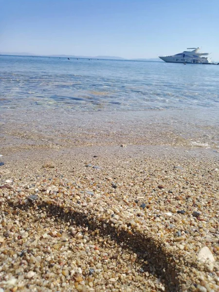 Отпечаток Ноги Песке Спектакльные Виды Море Яхты Сзади Второй Залив — стоковое фото